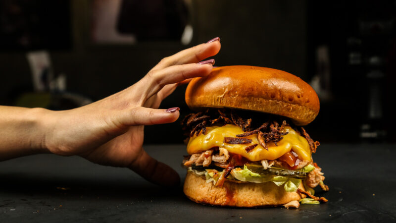 Burger King aceita vale alimentação? Veja cartões e formas de uso